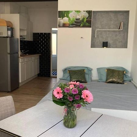 Magnifique Studio Au 2Eme Etage, A Proximite De La Gare Du Midi! ブリュッセル エクステリア 写真