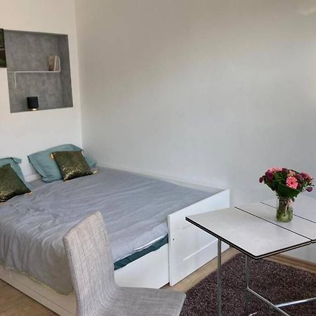 Magnifique Studio Au 2Eme Etage, A Proximite De La Gare Du Midi! ブリュッセル エクステリア 写真